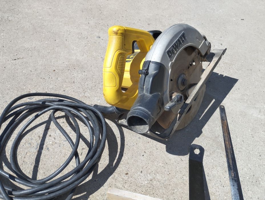 Пила дискова DeWalt 560