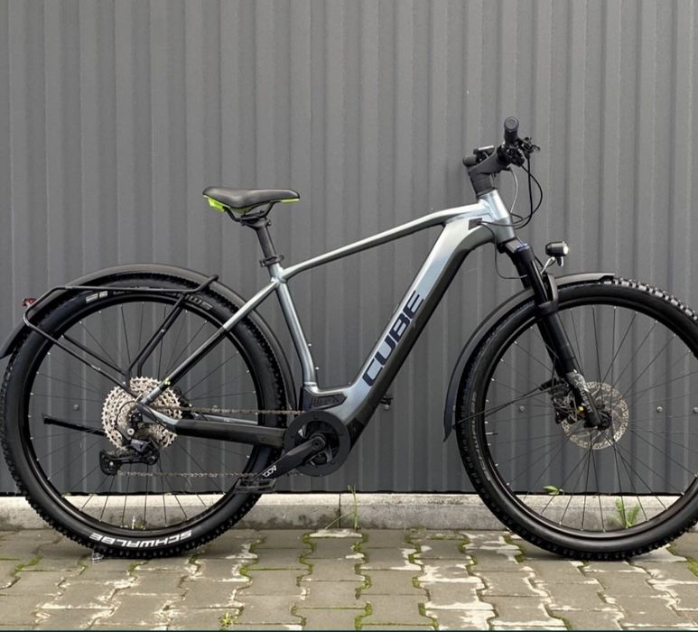 Потужний німецький cube reaction pro hybrid 
Розмір XL. 
Колеса 29".