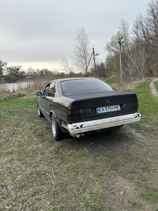 Автомобіль Бмв е34