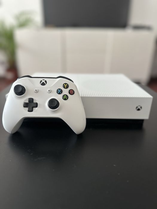 Xbox One S 1TB | Excelente Estado | Comando + 2 Baterias Extra