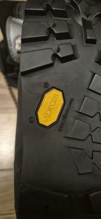 Buty Technical- wysokogórskie- nowe