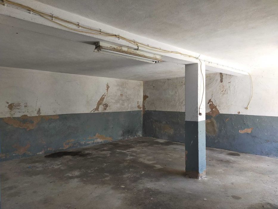 Garagem / Armazém 70m2 para arrendar