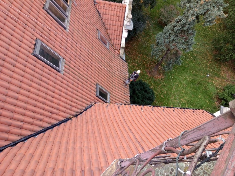 Awarie, przecieki dachu, kominów, remonty, po kunie, budowa dachu
