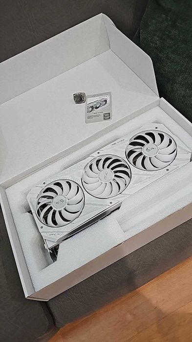 Placa gráfica Asus ROG Strix RTX 3090 White - Edição limitada
