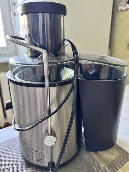 Соковижималка з чашею на один літер