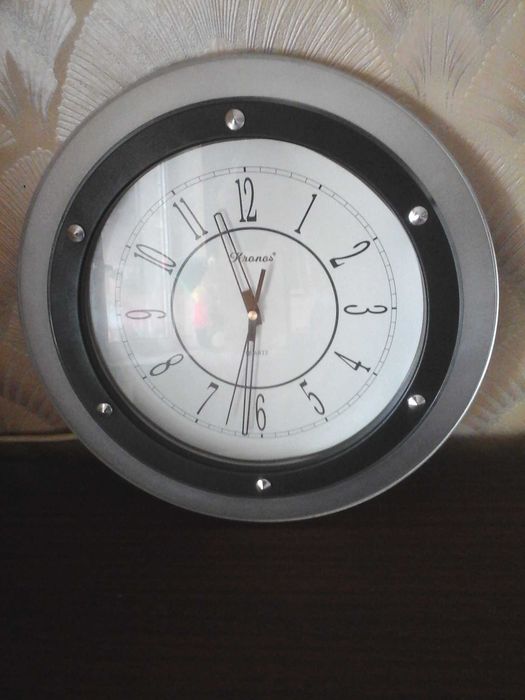 Продам часы настенные и настольные