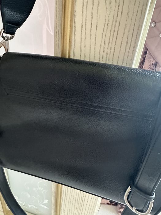 Продам сумочку Valentino