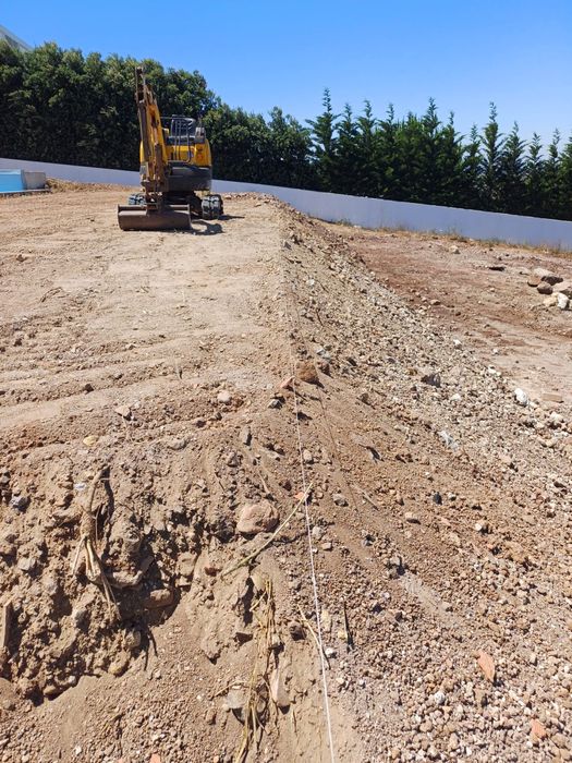 Serviços viaturas basculantes / caixa aberta/ mini giratoria/ Bobcat