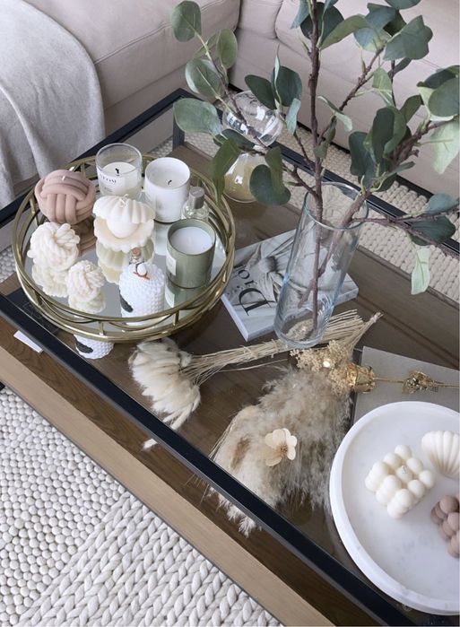 Vela branca em forma de concha