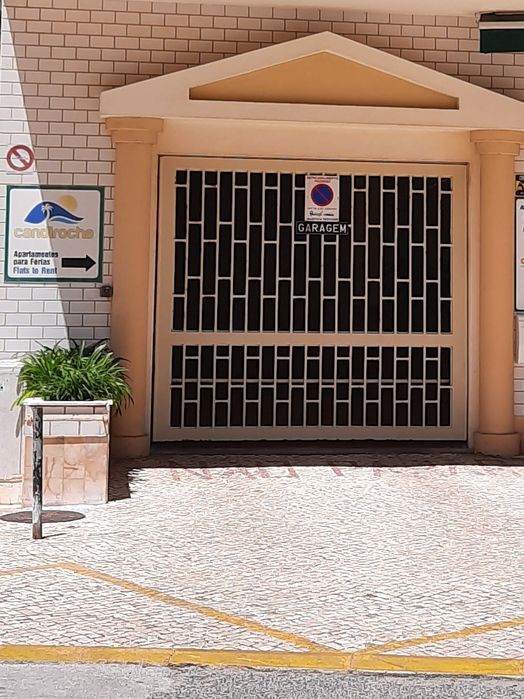 Férias Algarve - T2 com garagem na Praia da Rocha.