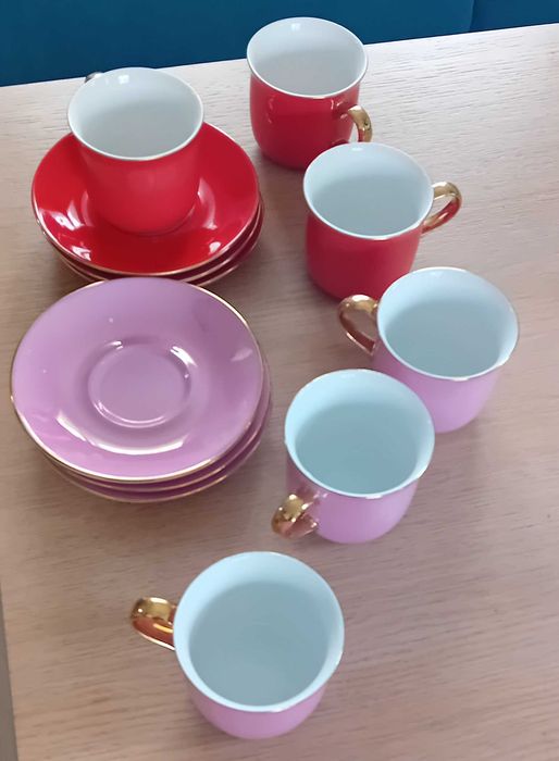 kolorowe filiżanki porcelanowe