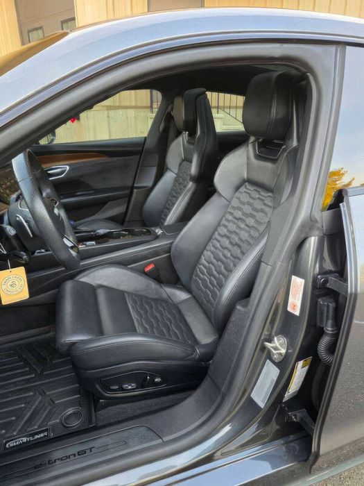 Audi e-tron GT      2022