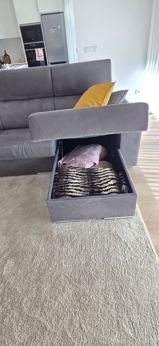 Sofá cinzento com chaise longue