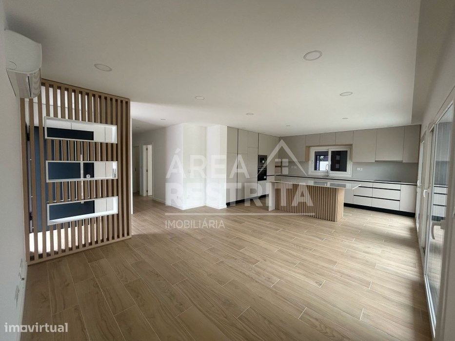 Fernão Ferro- Pinhal do General- Moradia Isolada Térrea T3 NOVA