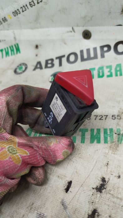 Кнопка аварійки тур Skoda Volkswagen Seat Audi Розборка запчастини