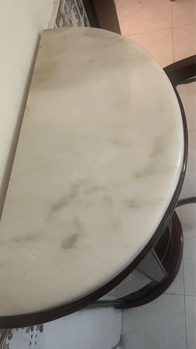 Cristaleira com pedra marmore