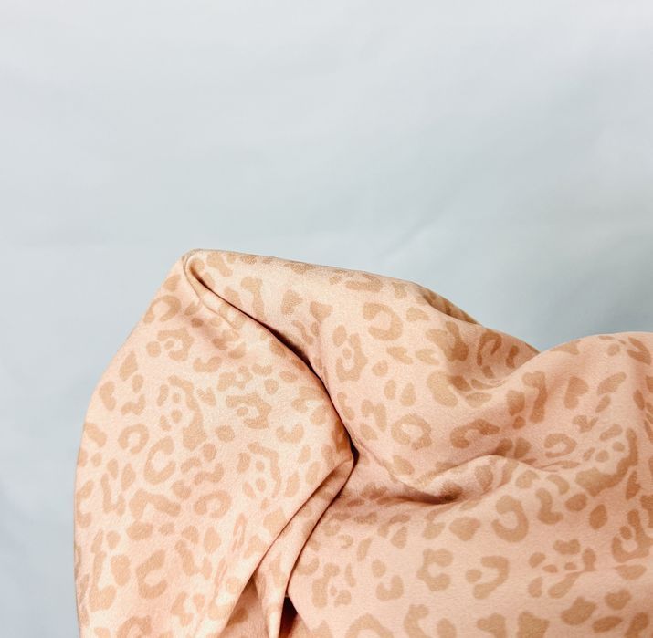 Brzoskwiniowa bluzka w drobną panterkę L 40