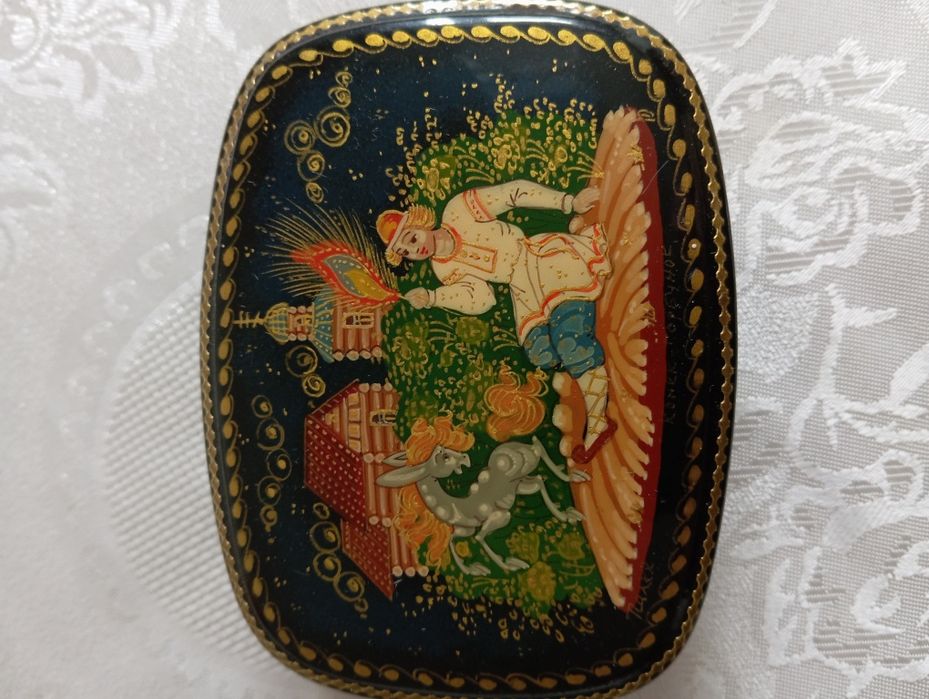 Брошь и шкатулки Палех.