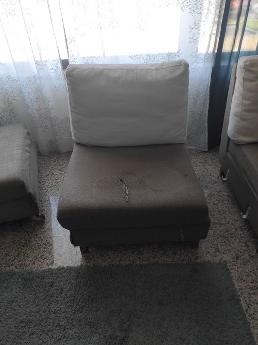 A quem interessar. Ofereço sofá de canto (necessita ser estofado)