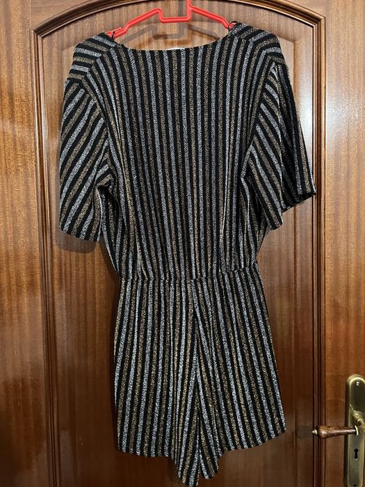 Macacão pull&bear manga curta brilhante às riscas