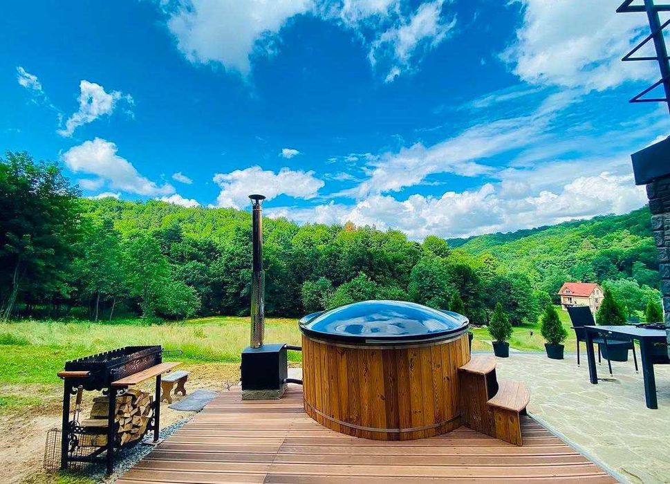 Чан з джакузі . Купіль з пічкою на дрова. Вуличний чан.