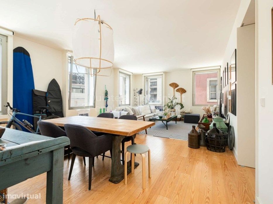 Apartamento T3 para arrendamento sem móveis na Misericórdia
