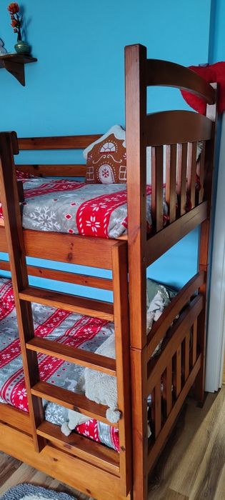 Łóżko piętrowe drewniane
