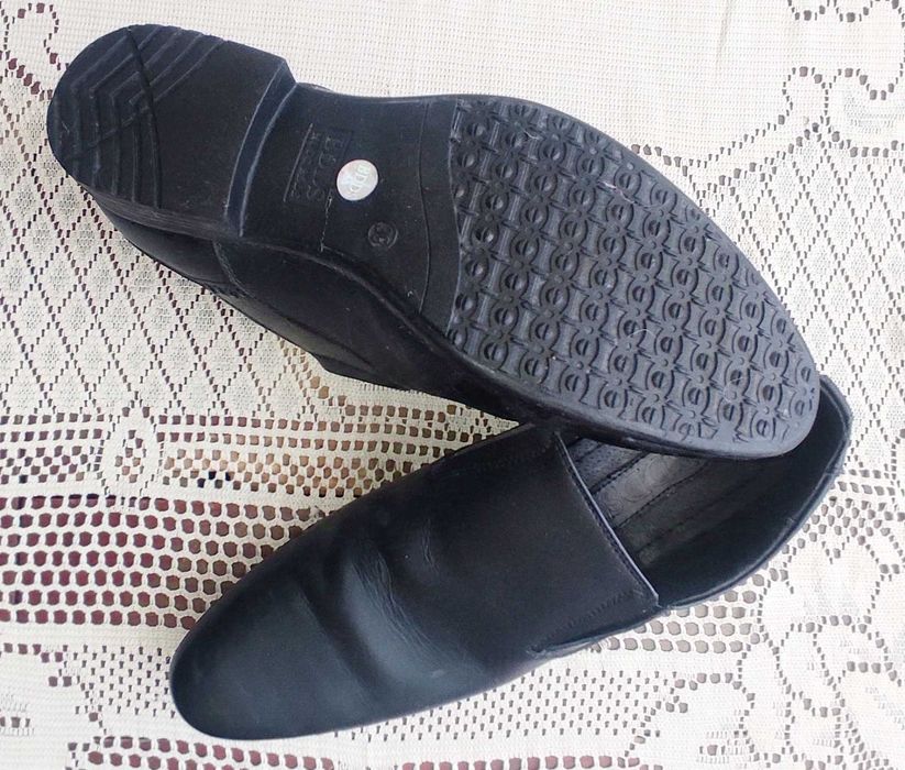 Чоловічі чорні туфлі