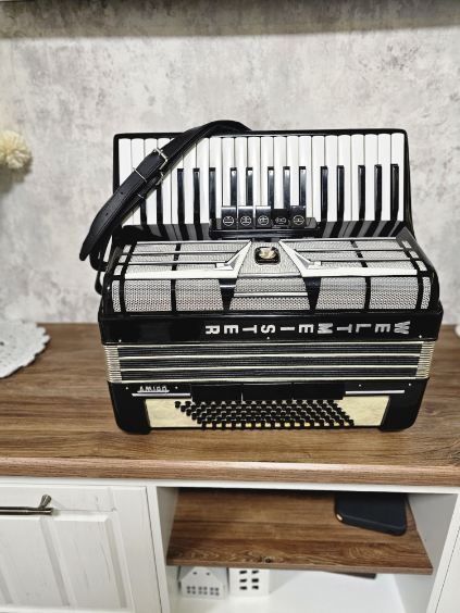 Akordeon weltmeister amigo 96 basów