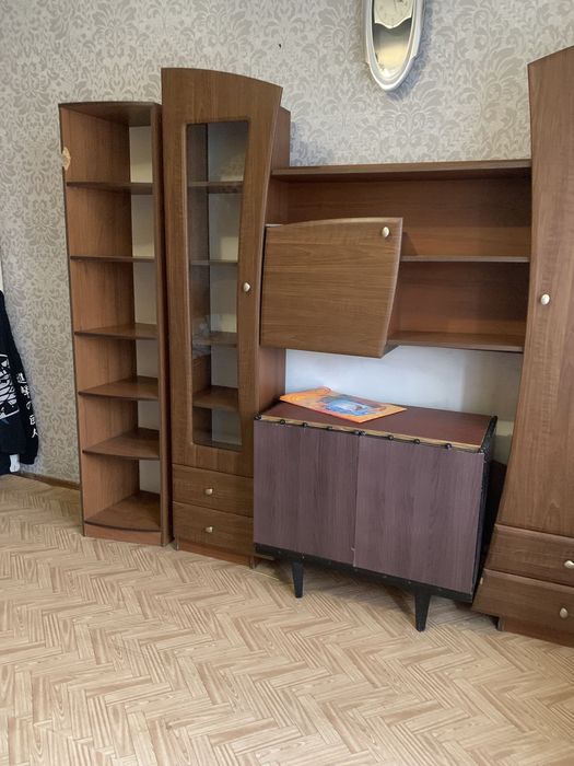 Небольшая стенка доя комнаты или дачи