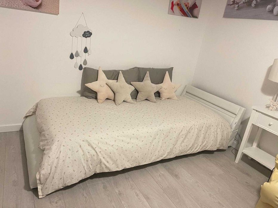 Cama de solteiro almofadada em bom estado