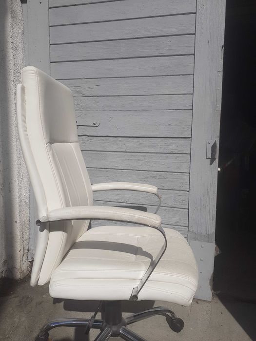 Sprzedam fotele obrotowe od 40 do 80 zł. i krzesła składane, w opisie