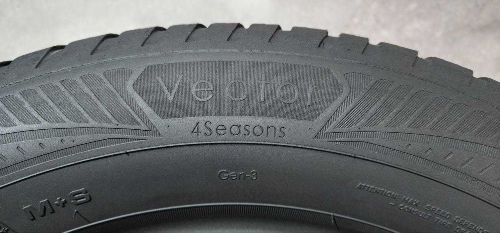 215.60.16 Goodyear Vector 4Seasons 2шт