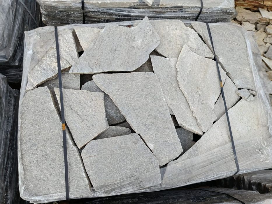 Kamień elewacyjny naturalny gnejs nieregularny łupek płaski na schody