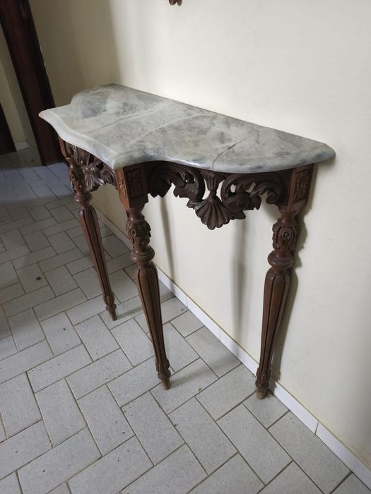 Mesa de decoração com espelho