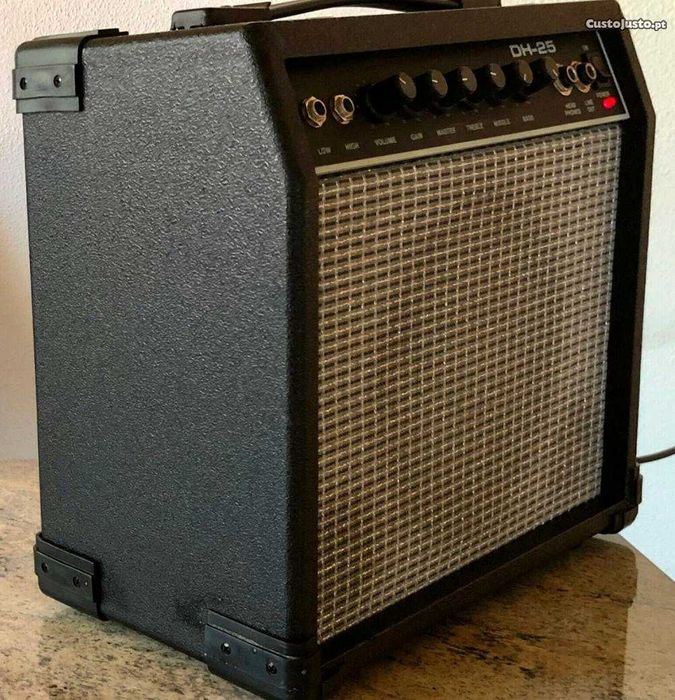 Guitar Amplifier in Good Condition64752385355521122