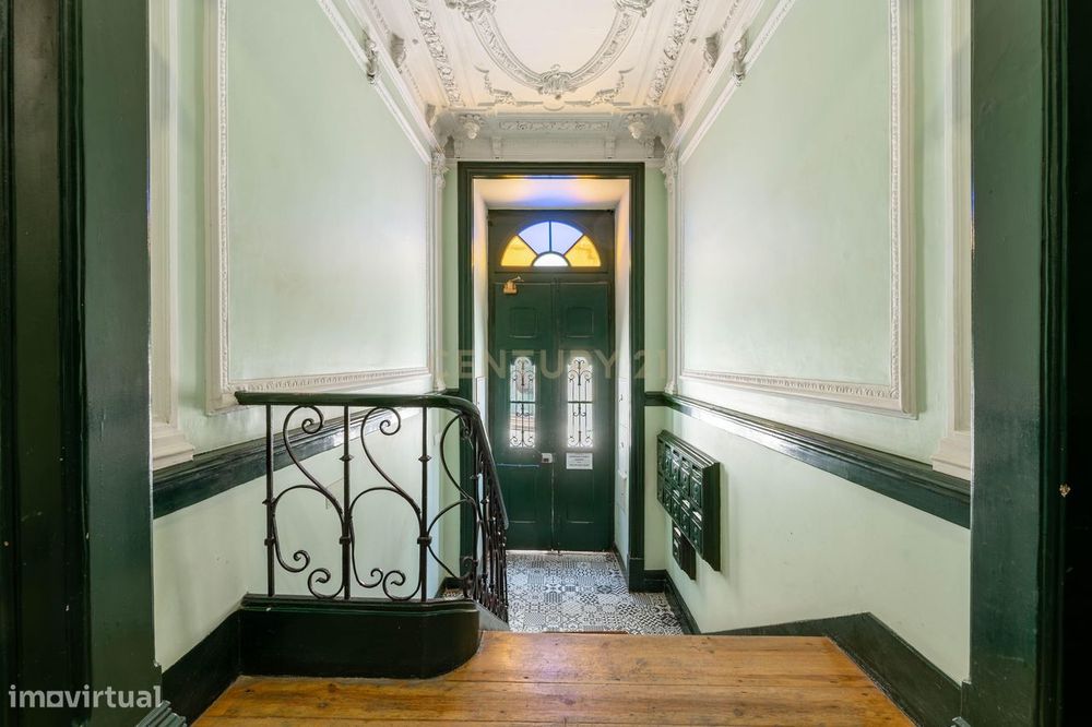 Charme Clássico | 185 m² | Varanda | Estrela - Lisboa