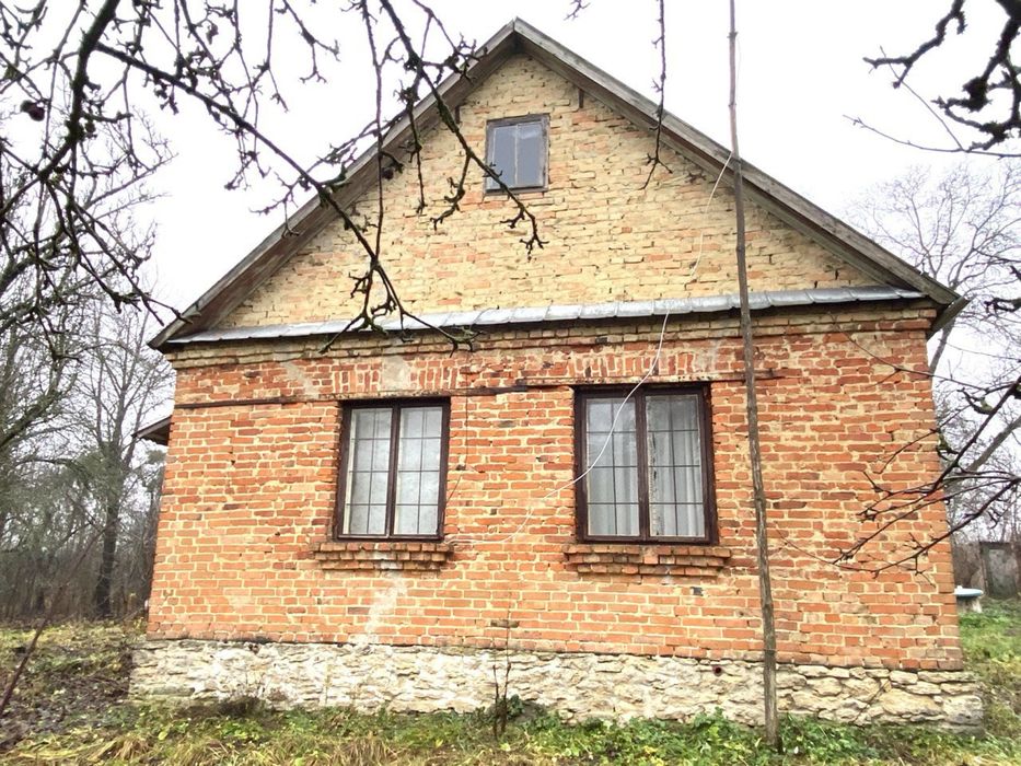 Продаж будинку з великою ділянкою