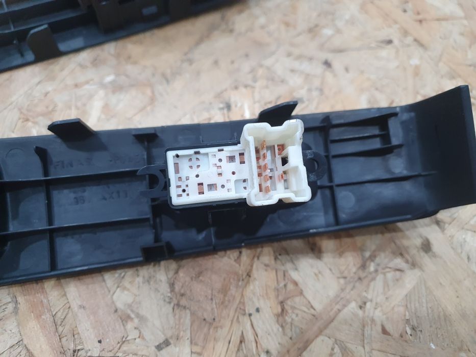 Panel szyb przełącznik rączka ramka Nissan Micra k12 04r 3 drzwi kpl