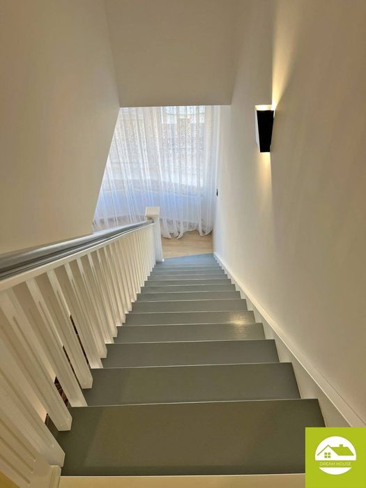 Перша здача.Квартира зі світлом! Здається трикімнатна велика квартира