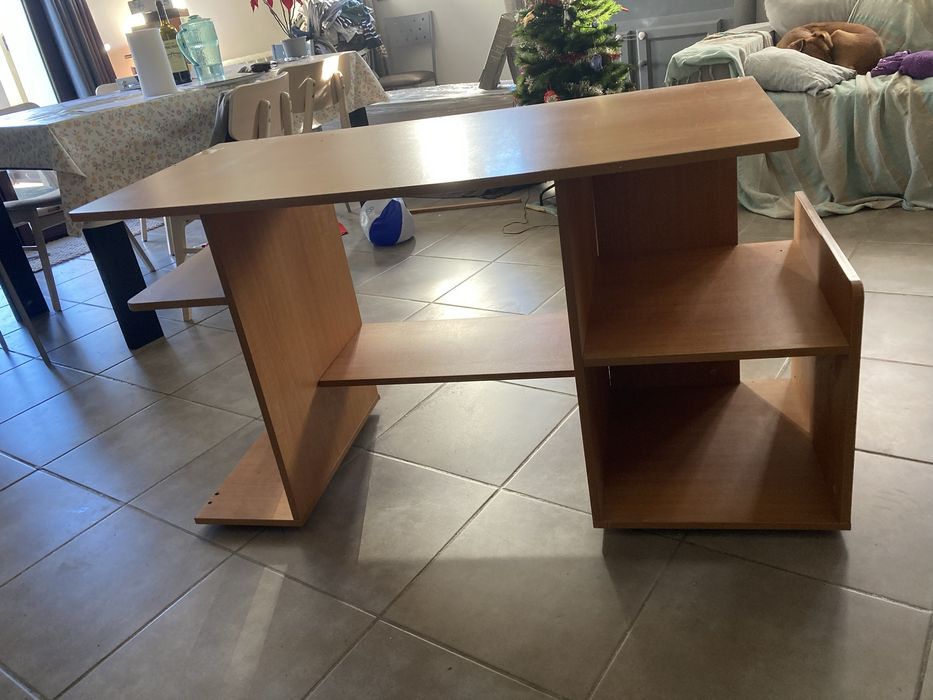 Secretária castanha