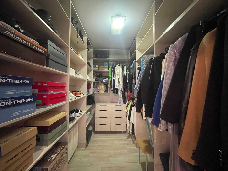 Продаю 4-х кімнатну  квартиру. 134 м. Північний. Свердловина