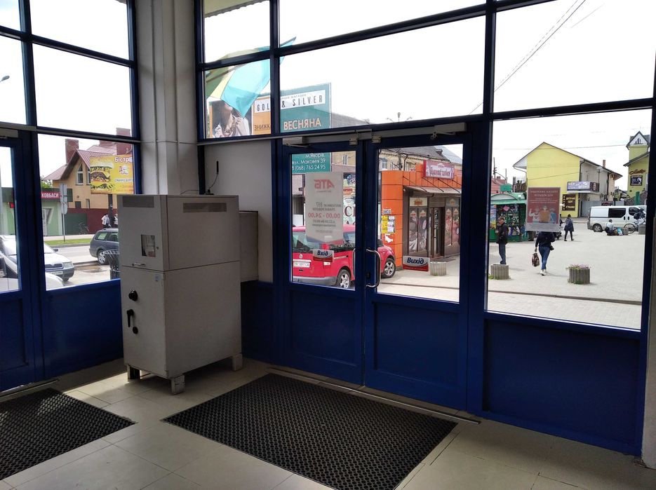 Яворів. Оренда приміщення в ТЦ АТБ. 37м, 18м. Вигідно, власник. 2 пов.