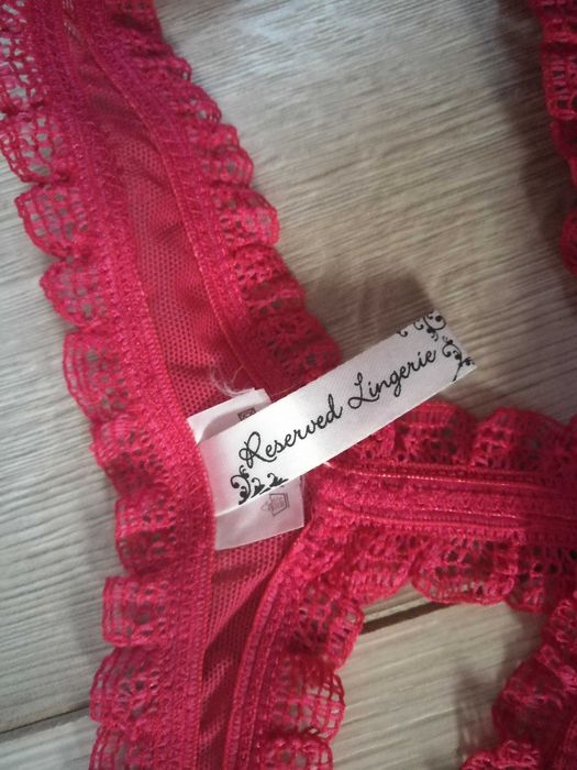 Komplet bielizny RESERVED biustonosz 75C + stringi S