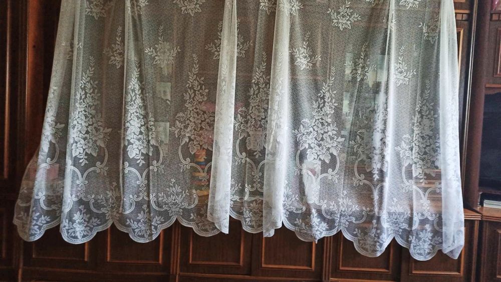 Біла фіранка оздобна 4х1,85м.