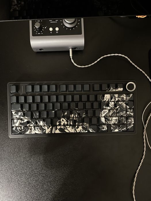 Кастомна Aula f75 чорна