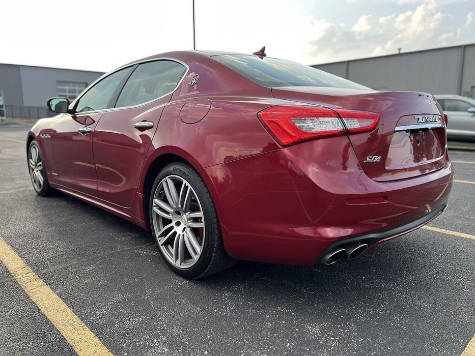 Maserati Ghibli      2019