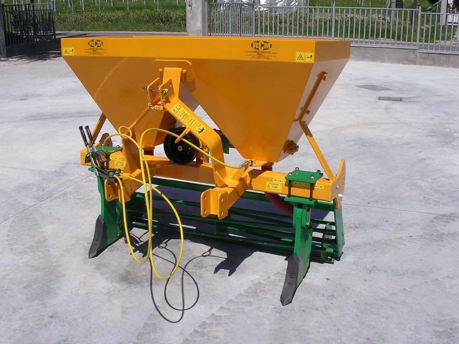 Adubador com misturador