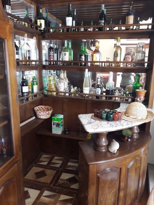 Movel bar como novo, madeira maciça