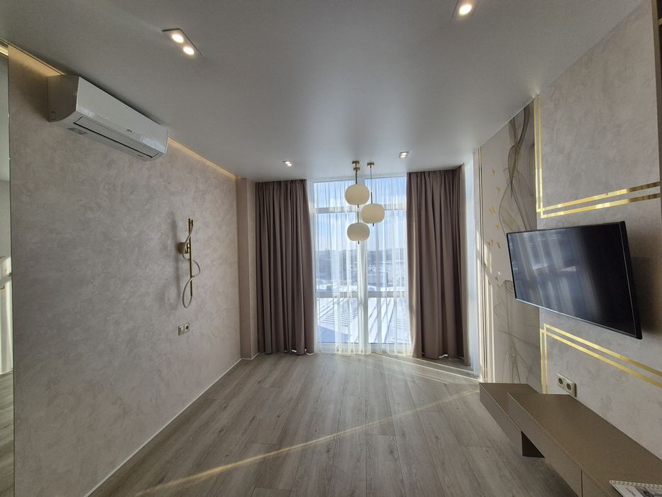 Продам квартиру з дизайнерських ремонтом